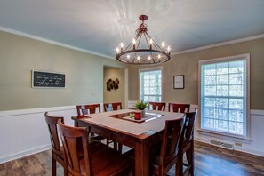 Dining - Mountain Serenity: Cozy Retreat with Hot Tub Near Boone (Boone)