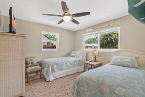 A bedroom with two beds, a ceiling fan, a desk, and two windows. - Mermaid Shack with pool 5 min to beach,venues,restaurants (Jupiter)
