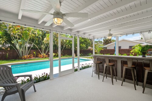 Mermaid Shack with pool 5 min to beach,venues,restaurants