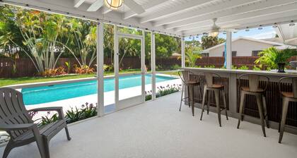 Mermaid Shack with pool 5 min to beach,venues,restaurants