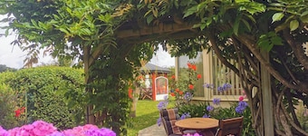 La JacoBinic is a charming gite set between land and sea, 1.5 km from the beaches.