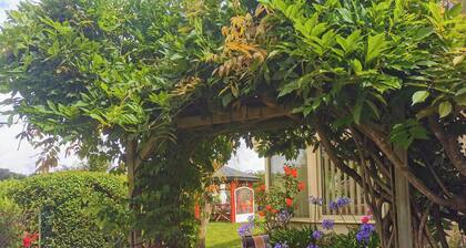 La JacoBinic is a charming gite set between land and sea, 1.5 km from the beaches.