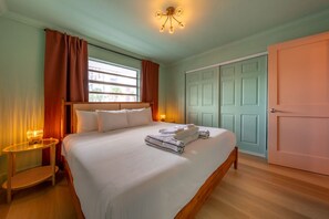 2 bedrooms, desk, iron/ironing board, WiFi