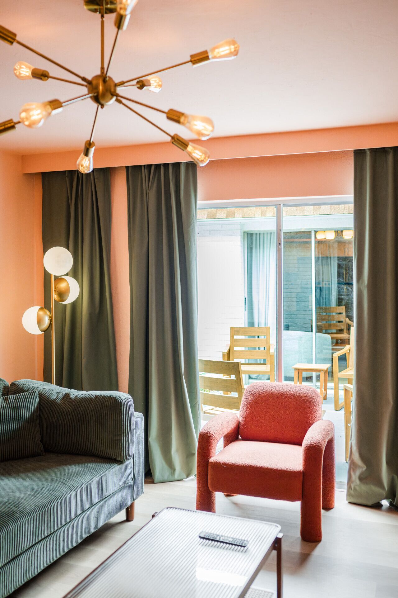 Een televisie en een kantoor