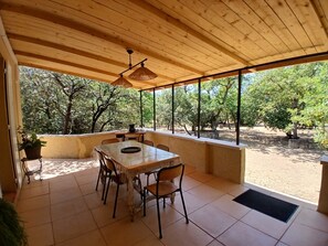 Outdoor dining