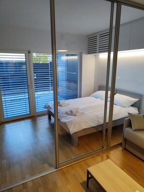 In-room safe, iron/ironing board, free WiFi, bed sheets - REZIDENCA PIPANOVA (Ljubljana)