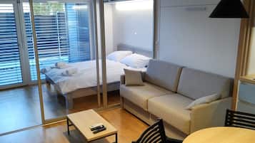 City Apartment | 1 bedroom, in-room safe, iron/ironing board, free WiFi