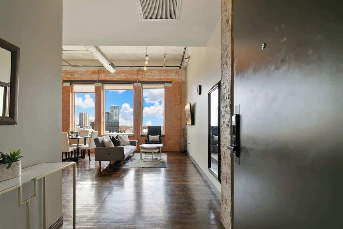 المنشأة من الداخل