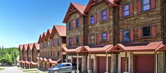 Ski-In/Ski Out Townhome w/ Beautiful View w/Hot Tub. 