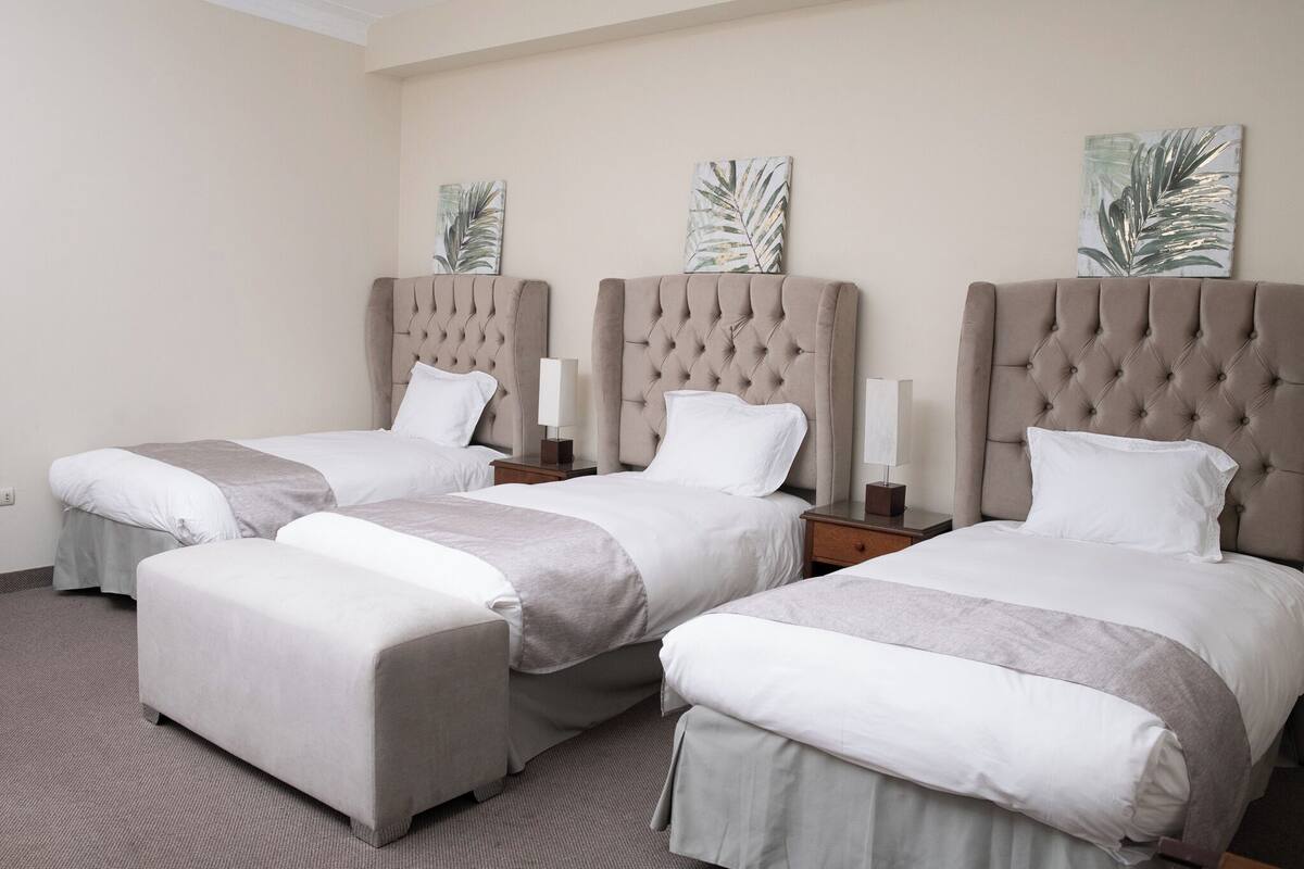 Standard Triple Room | Desk, WiFi (free), bed sheets