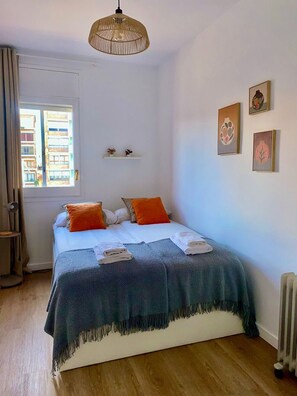 4 bedrooms, iron/ironing board, free WiFi, bed sheets