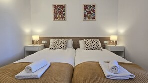 4 Schlafzimmer, Bügeleisen/Bügelbrett, kostenloses WLAN, Bettwäsche