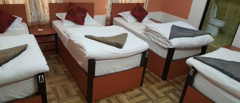 4 bedrooms, desk, free WiFi, wheelchair access