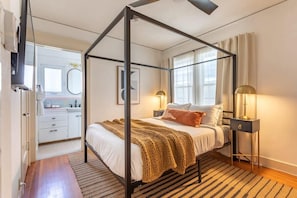 2 habitaciones, escritorio, tabla de planchar con plancha y wifi