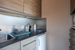 Fridge, microwave, oven, dishwasher - Terrasse des Lupins - Studio Apartment, Sleeps 4 (Embrun)