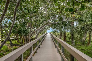 Property grounds - Renovated Gulf-front condo with a pool, a hot tub, & central AC (Marco Island)