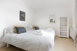 3 bedrooms, iron/ironing board, bed sheets