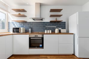 Apartamento | Cozinha privada | Geladeira