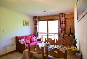 Living area - 50m from ski slopes, 1st floor, balcony, tv, ski locker, 35m², Les 2 Alpes (Les Deux Alpes)
