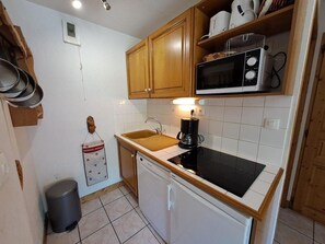 Coffee/tea maker, fridge, microwave, dishwasher - 1st floor, balcony, tv, ski locker, 35m², Les 2 Alpes (Les Deux Alpes)