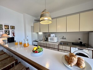 Fridge, microwave, oven, coffee/tea maker - ALVOR BRIGHTNESS by HOMING (Alvor)