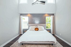 4 bedrooms, iron/ironing board, Internet, bed sheets - Brand-new townhome - Monty - two-car garage, private W/D, and rooftop deck (Nashville)