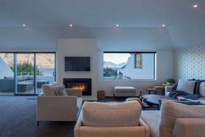 Fernseher, Kamin, Arbeitsbereiche