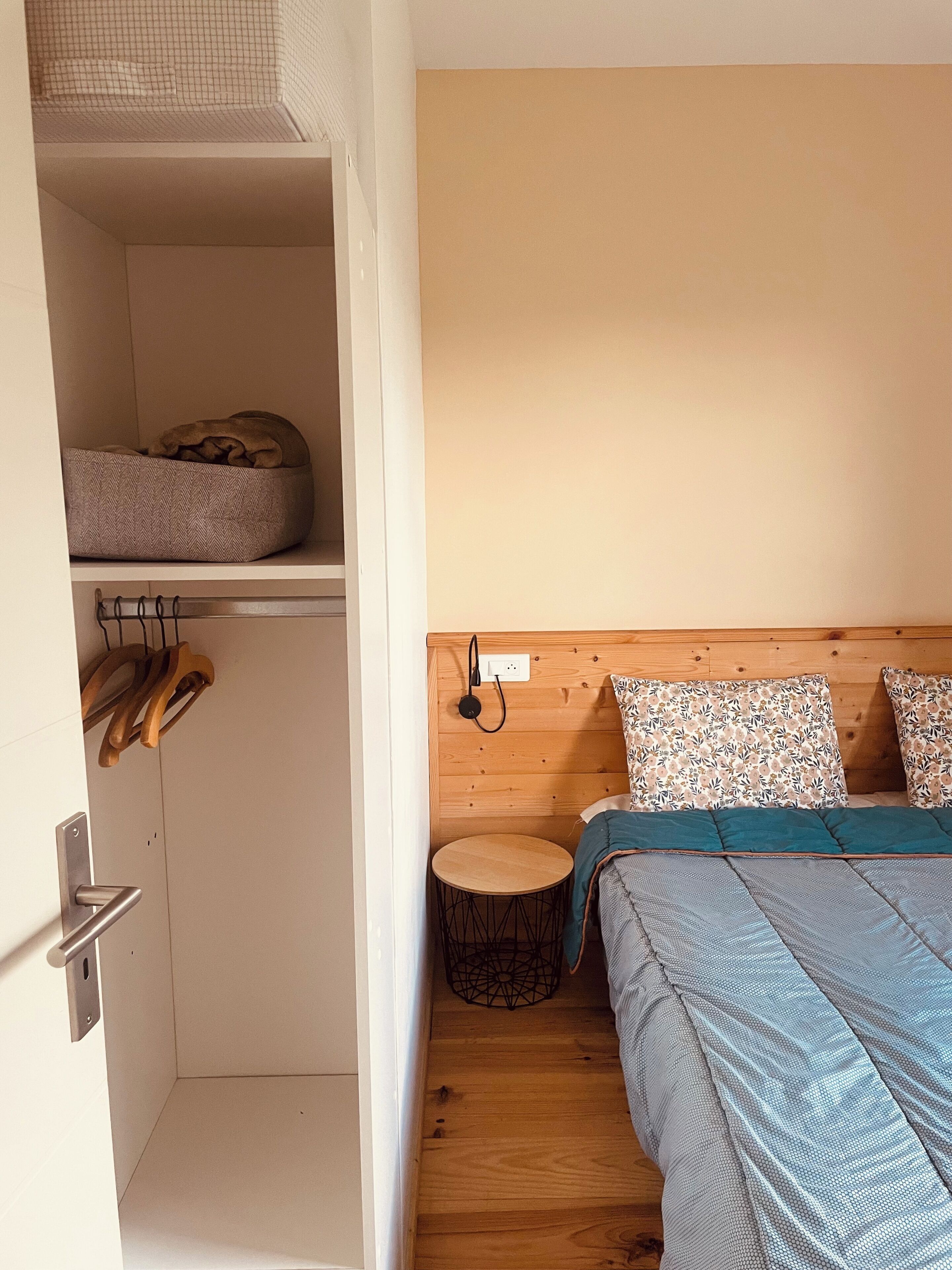 2 chambres, fer et planche à repasser, Wi-Fi, draps fournis