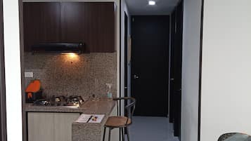 Fridge, stovetop, coffee/tea maker, cookware/dishes/utensils