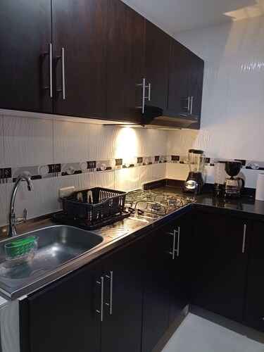 Apt EXCELLENT LOCATION, 5 min from CC VENTURA PLAZA!