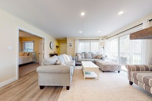 TV, fireplace, DVD player, books