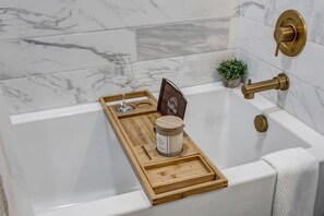 Unclassified image, 4 of 41, button