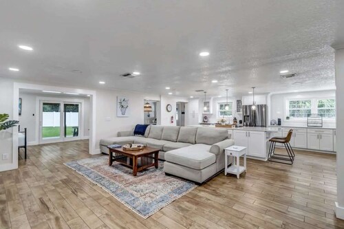 Spacious Home w/ Pool-Tucked Away in Jax Beach!