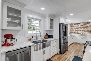 Unclassified image, 3 of 41, button