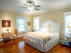 1 bedroom, iron/ironing board, free WiFi, bed sheets - Contessa Suite,
No added fees or cleaning charges. (Milton)