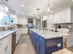 Micro-ondes, four, plaque de cuisson, lave-vaisselle