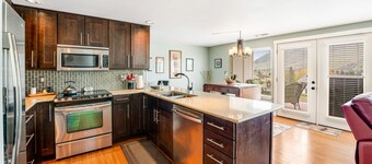 Mountain view getaway with a seasonal pool & hot tub plus WiFi, & a fireplace