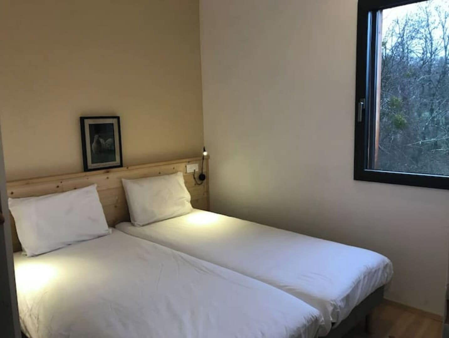 2 habitaciones, tabla de planchar con plancha y wifi gratis 