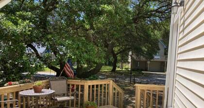 OBX gem, private studio, couple's nest!