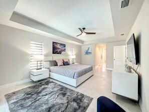 4 chambres, matelas mémoire de forme, bureau, fer et planche à repasser