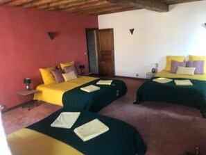3 bedrooms, iron/ironing board, travel cot, free WiFi
