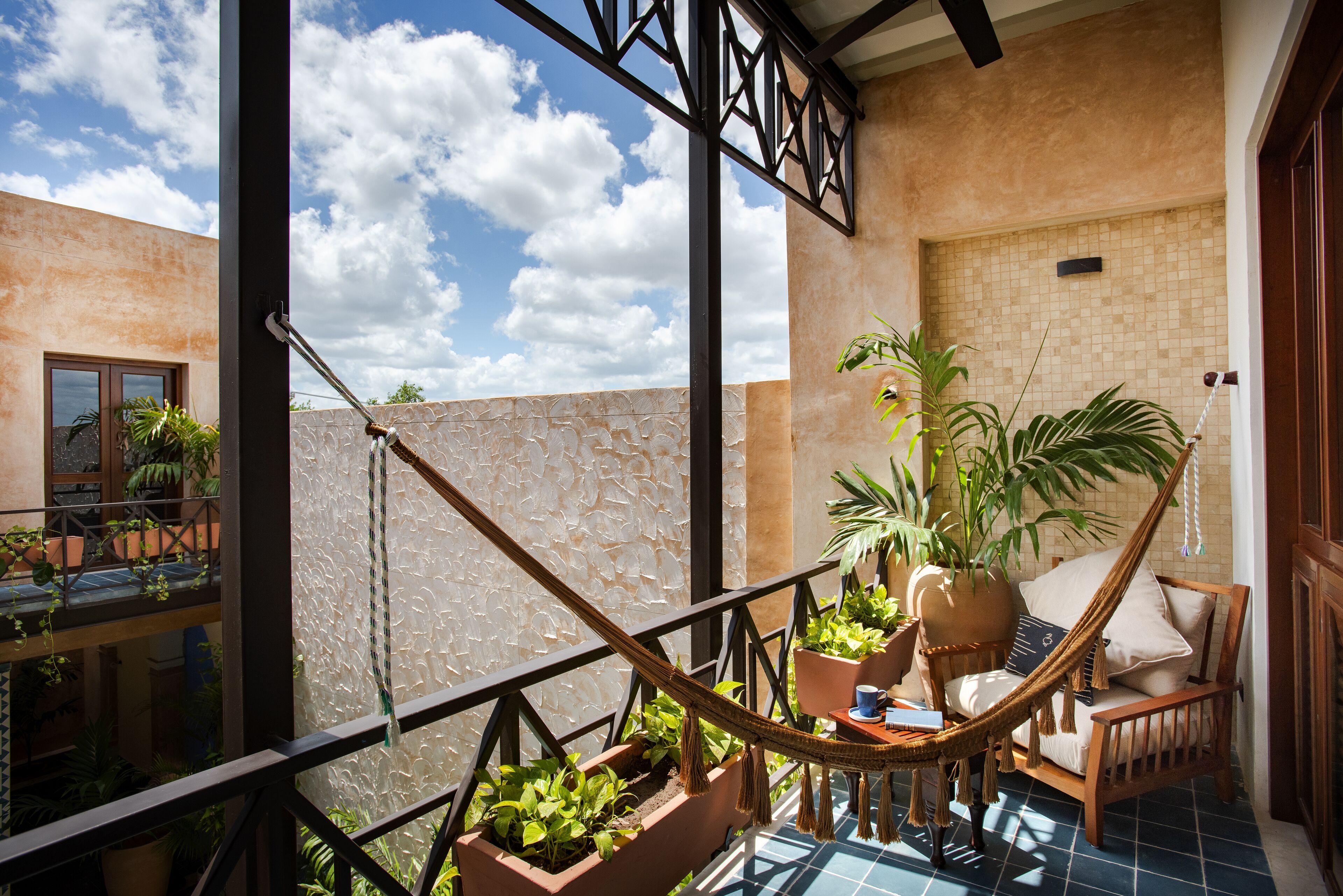 Suite with Balcony King | Living area | Smart TV