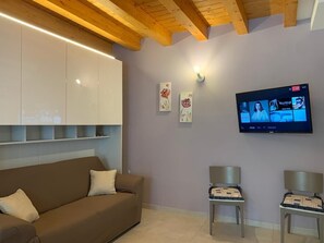 Smart TV - Lorenzo's Central Guest House with Terrace and Parking (Castellammare del Golfo)