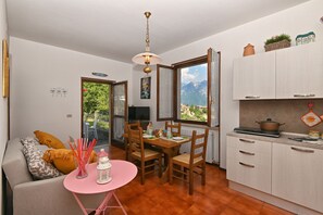 TV - Lina's Home by Theater Home, with terrace and lake view (Tignale)