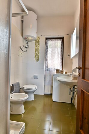 Douche, serviettes fournies