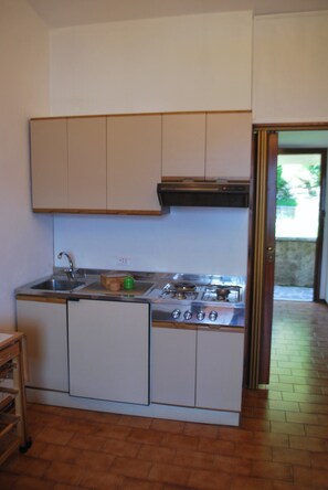 Fridge, coffee/tea maker, electric kettle, toaster