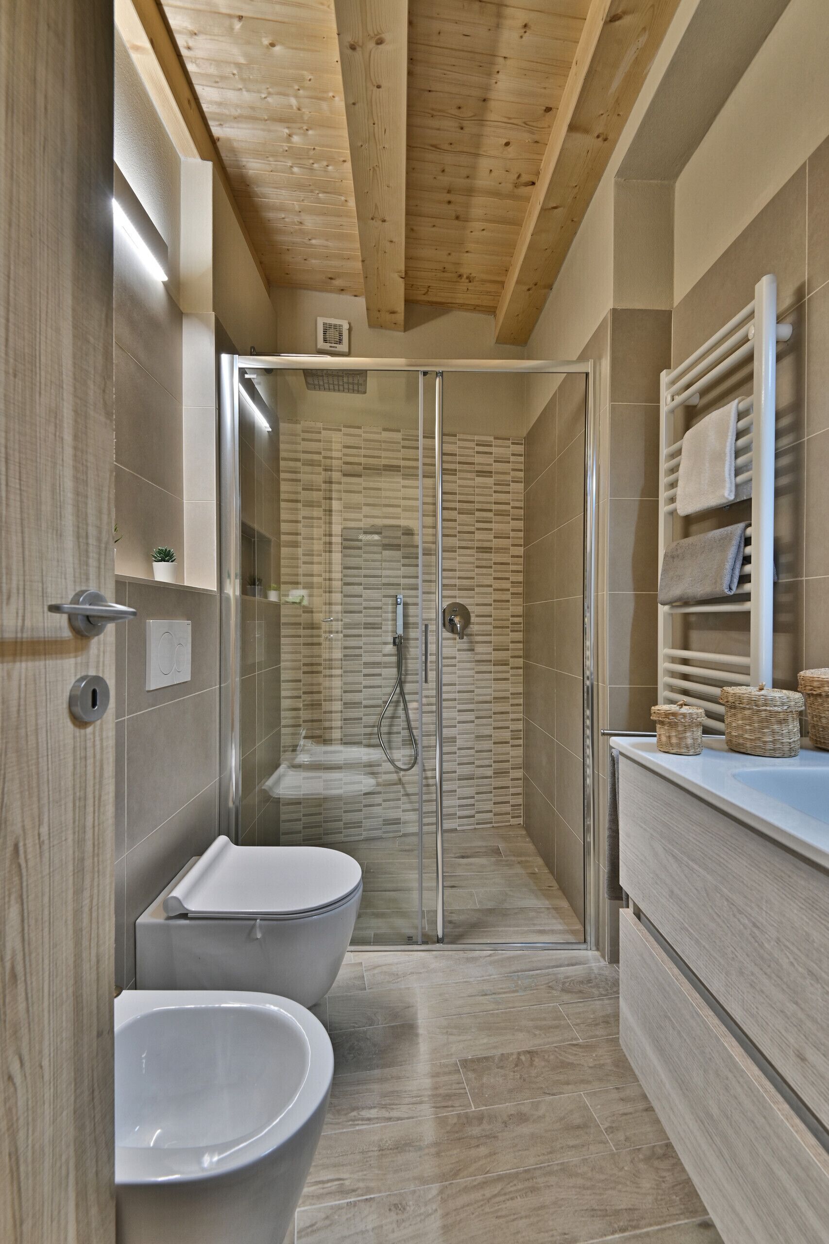 Douche, serviettes fournies