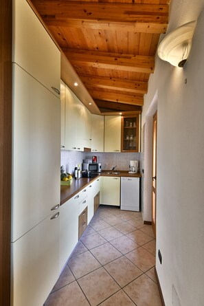 Kühlschrank, Mikrowelle, Geschirrspüler