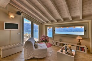 Living area - Attico Elais by Theater Home - with pool and marvellous lake view (Gargnano)