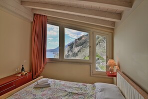 2 عدّة غرف نوم وواي فاي مجانًا وملاءات أسرّة